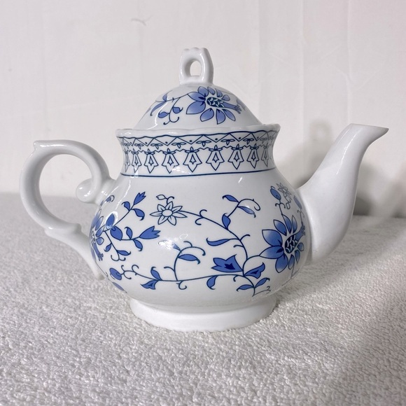 Vintage Blue White Floral Print Ceramic Teapot - Picture 1 of 12